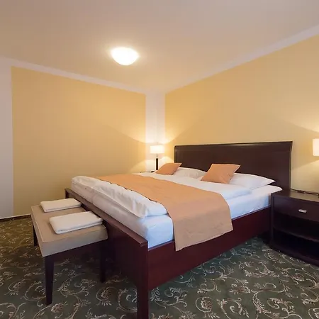 Отель Sport-v-hotel Хротовице